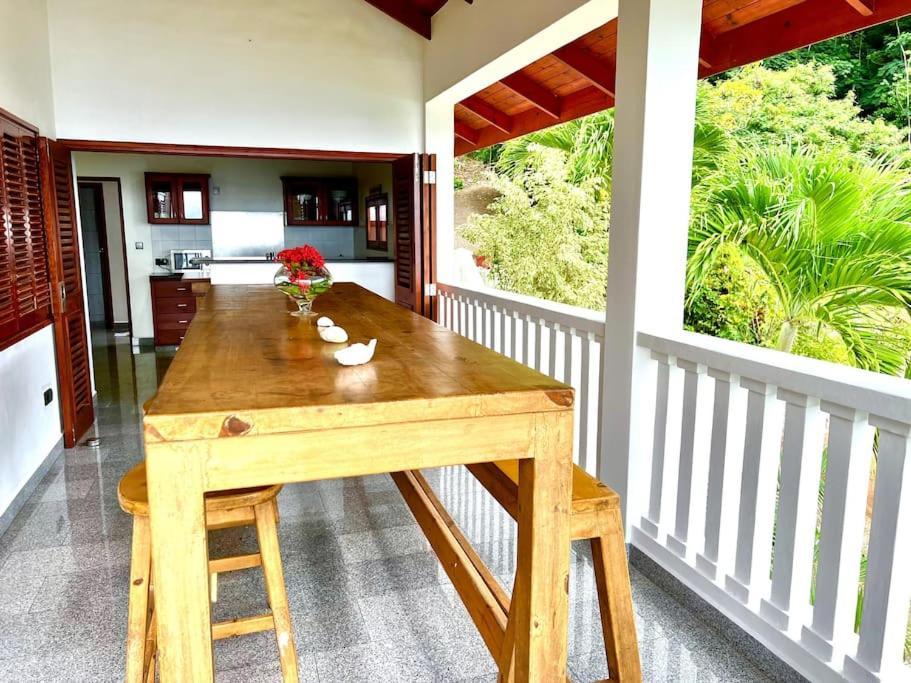 Hilltop South - Villa Bougainville Takamaka Kültér fotó
